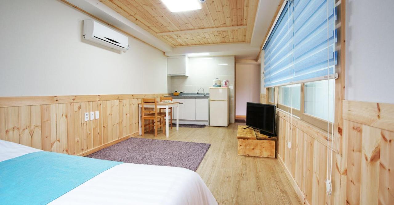 Gotjawal Geomunoreum Pension Jeju Exteriör bild