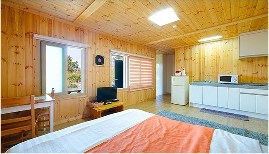 Gotjawal Geomunoreum Pension Jeju Exteriör bild
