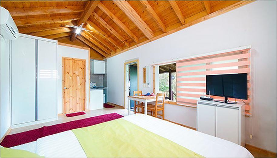 Gotjawal Geomunoreum Pension Jeju Exteriör bild