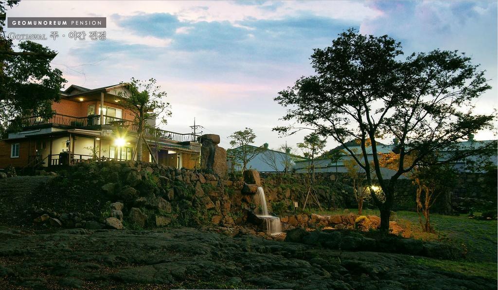 Gotjawal Geomunoreum Pension Jeju Exteriör bild