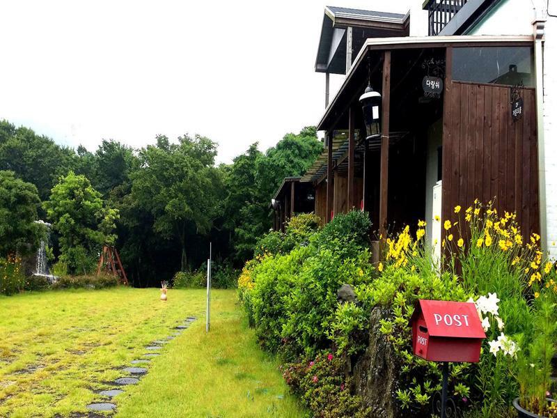 Gotjawal Geomunoreum Pension Jeju Exteriör bild
